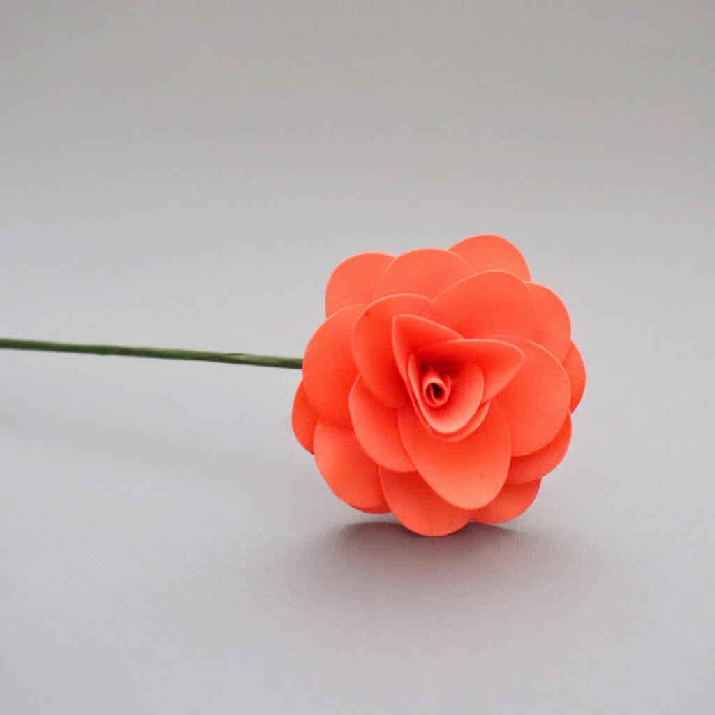 Dekorační dřevěná růže oranžová pro aranžmá a DIY projekty